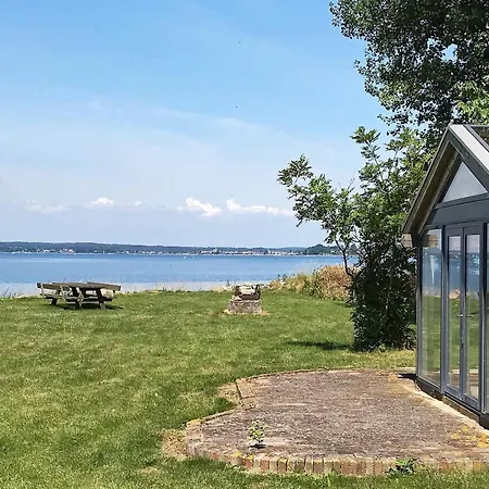 6 Person In * Broager